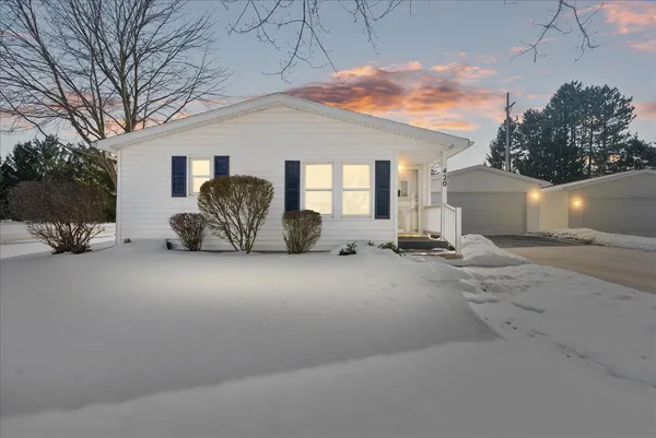 $142,500 | 420 Blenheim Place, Lansing, MI 48906