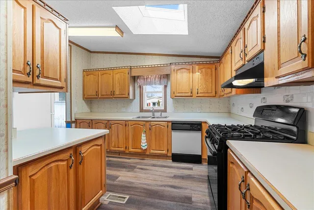 $139,990 | 420 Blenheim Place, Lansing, MI 48906