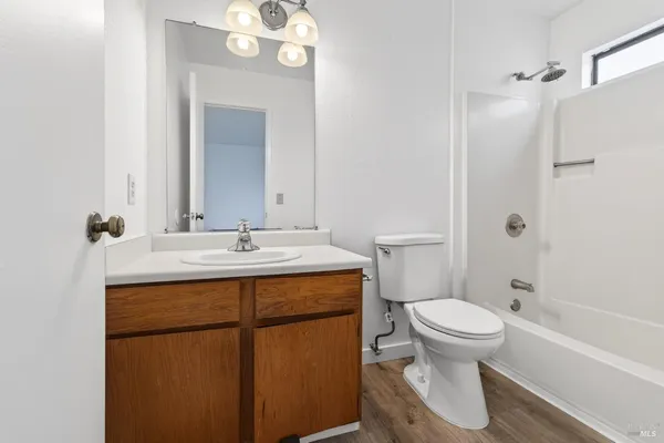 $460,000 | 230 Courtyards East, Windsor, CA 95492