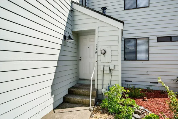 $445,000 | 230 Courtyards East, Windsor, CA 95492