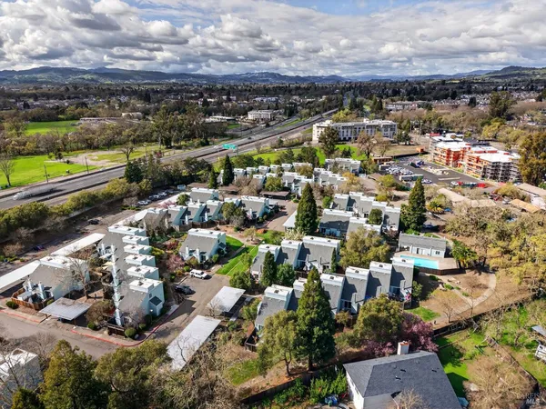 $445,000 | 230 Courtyards East, Windsor, CA 95492