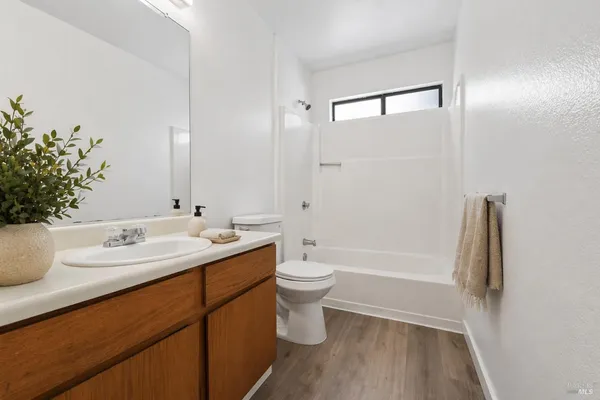 $445,000 | 230 Courtyards East, Windsor, CA 95492