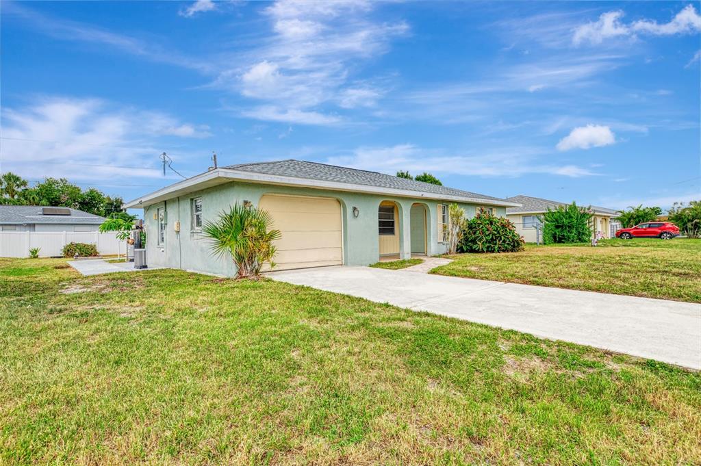 256 Periwinkle Road Venice, FL 34293 - Photo 3 of 33