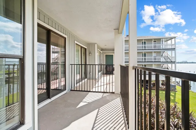 a building view with outdoor space