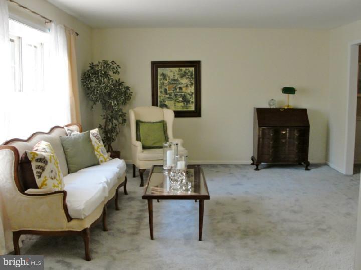 110 Wayland Road Delran, NJ 08075 - Photo 3 of 17 Living Room