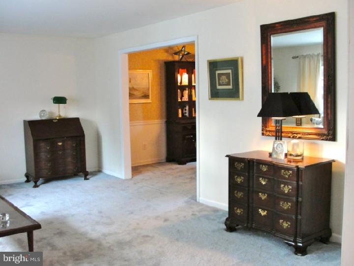 110 Wayland Road Delran, NJ 08075 - Photo 4 of 17 Living Room