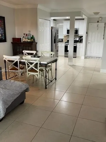 $2,200 | 6705 North Kendall Drive, Unit 305, Pinecrest, FL 33156