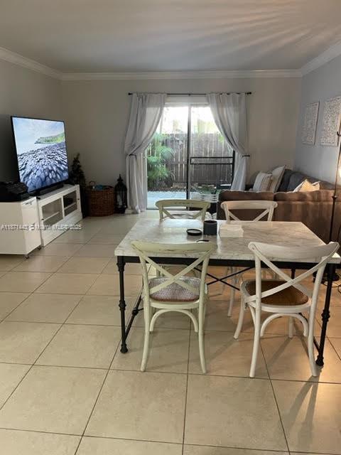 6705 North Kendall Drive, Unit 305 Pinecrest, FL 33156 - Photo 9 of 11 a dinning table and chairs in a room