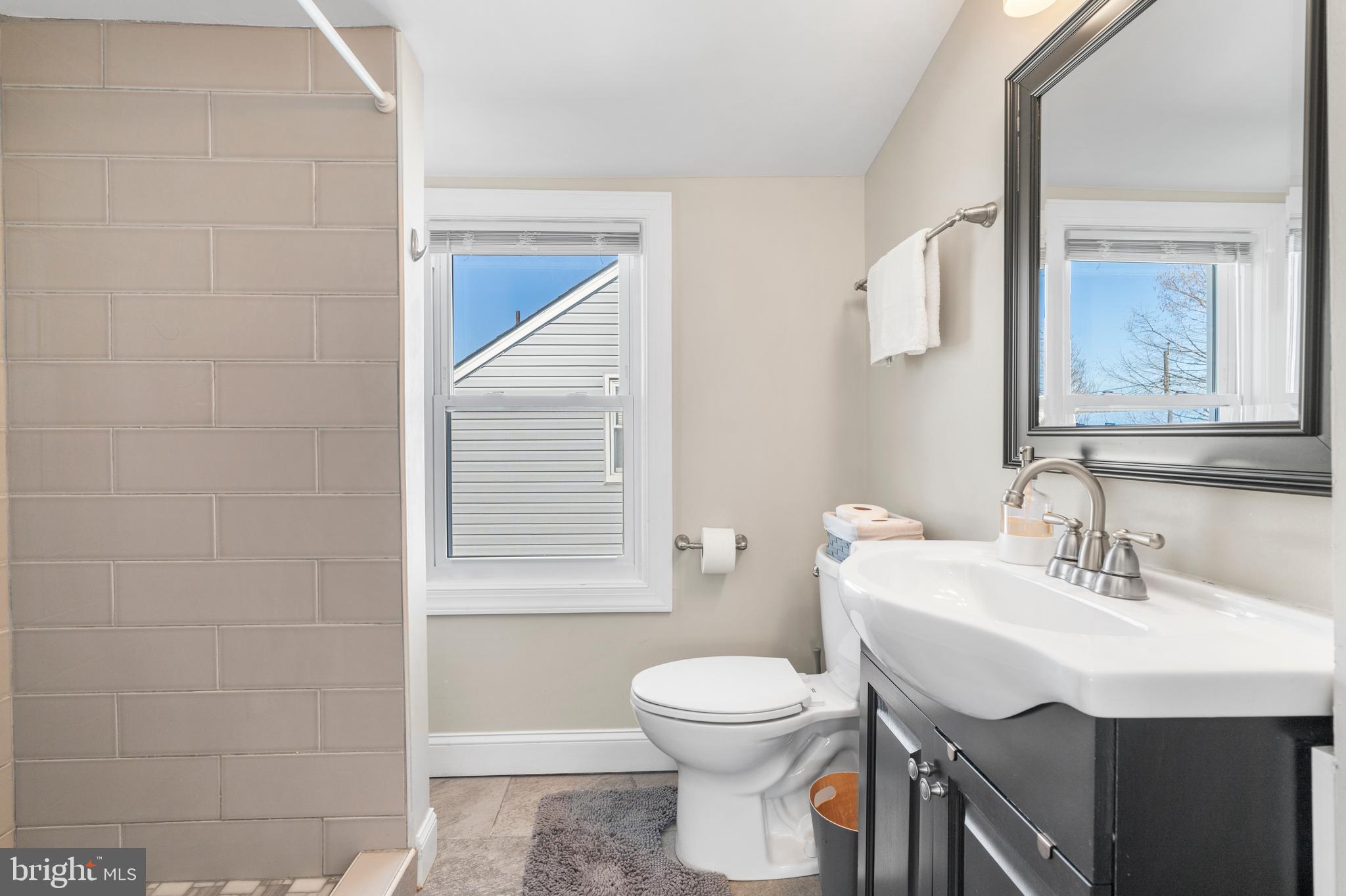 2717 Glendale Road Baltimore, MD 21234 - Photo 27 of 37 Primary Suite - Upper level bathroom