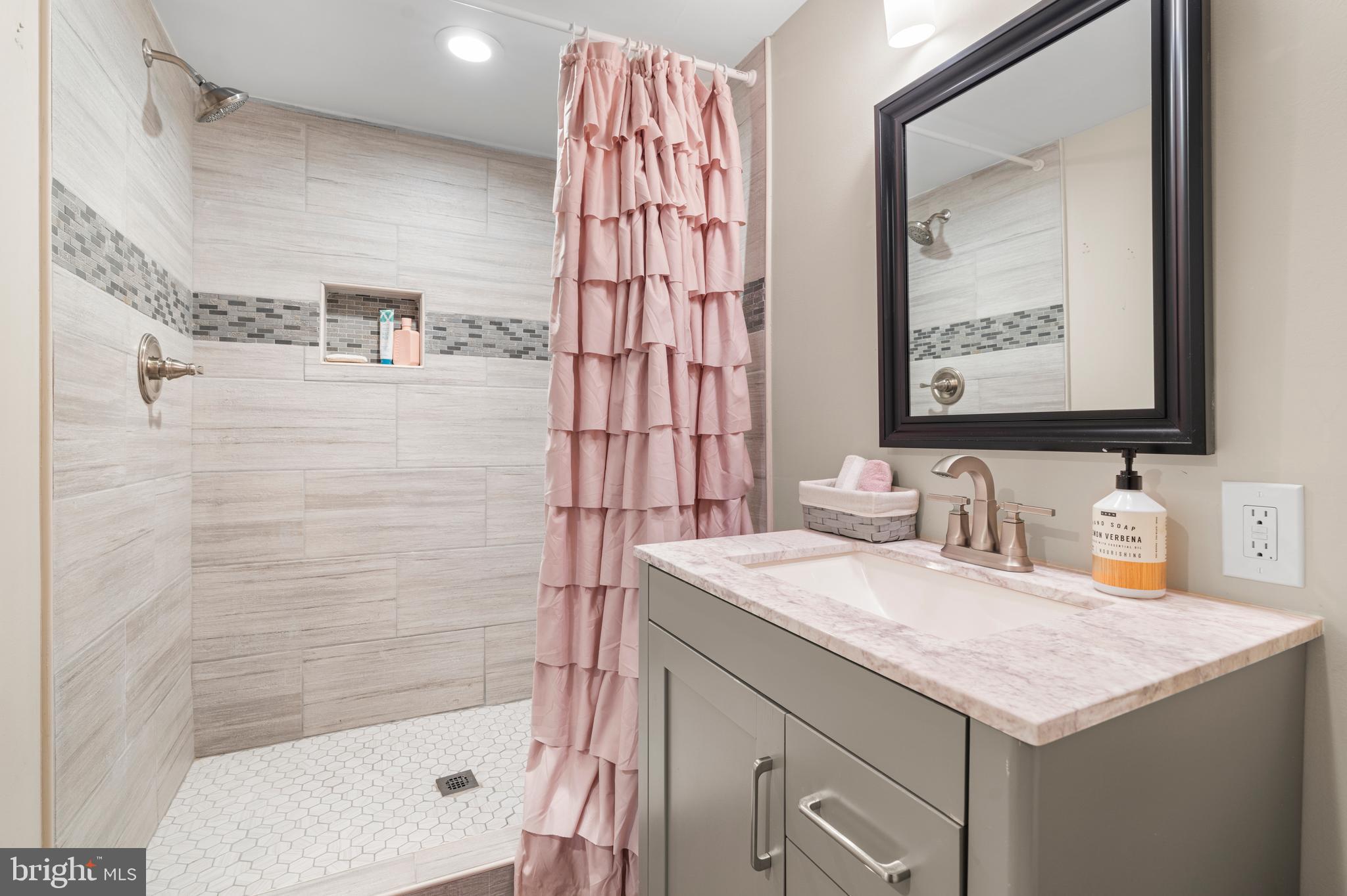 2717 Glendale Road Baltimore, MD 21234 - Photo 35 of 37 Lower level full bathroom