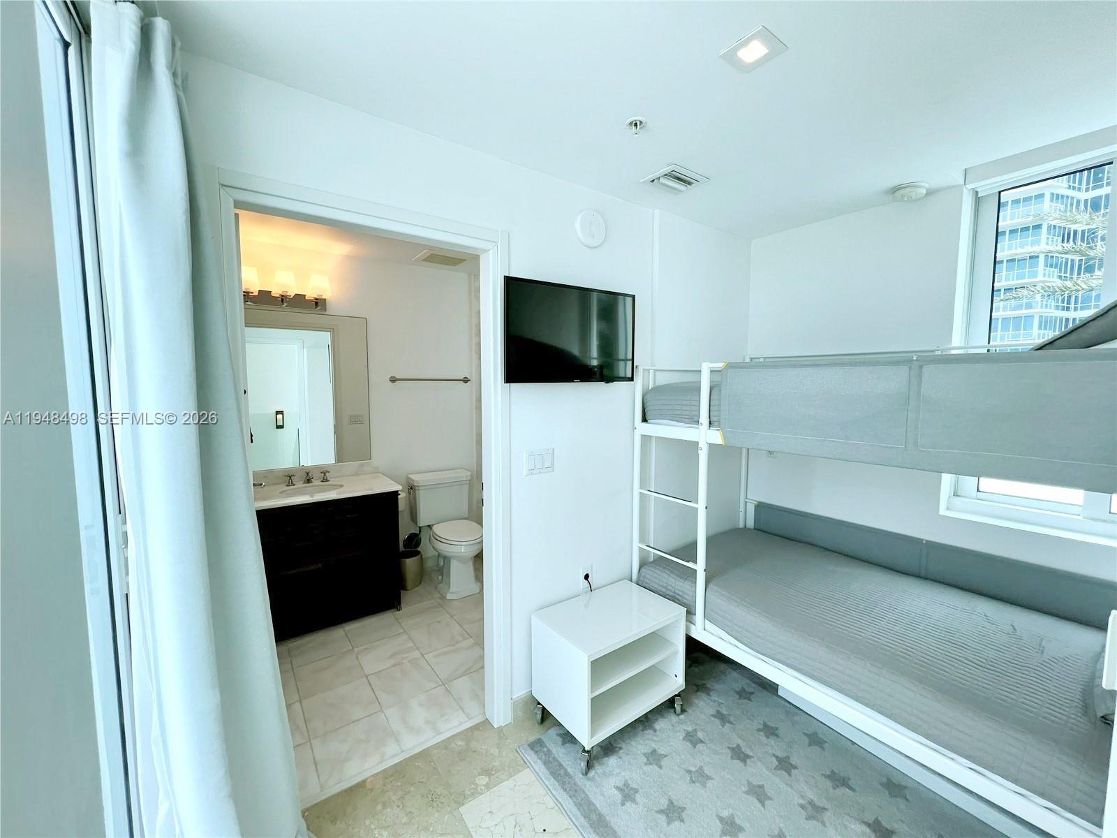 50 South Pointe Drive, Unit TWN2 Miami Beach, FL 33139 - Photo 18 of 30