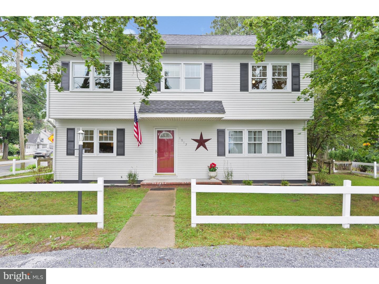 1012 Bridgeboro Road Beverly, NJ 08010 - Photo 2 of 22 Exterior Front