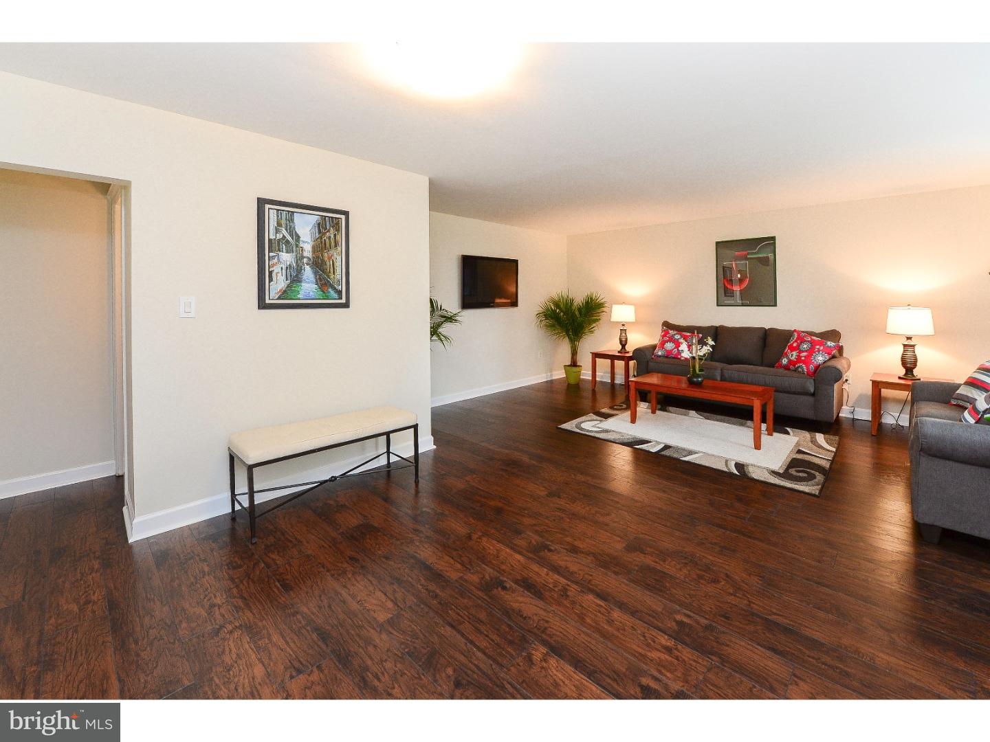 1012 Bridgeboro Road Beverly, NJ 08010 - Photo 10 of 22 Dining Room