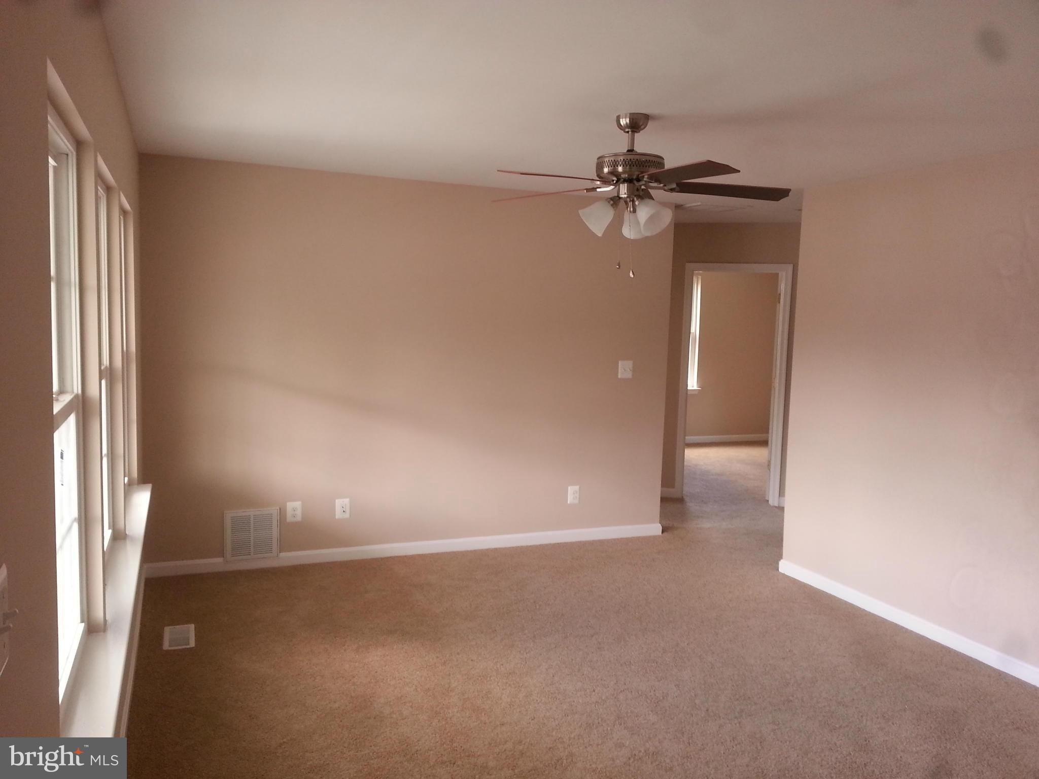 202 West Arundel Road Baltimore, MD 21225 - Photo 4 of 12 Living Room
