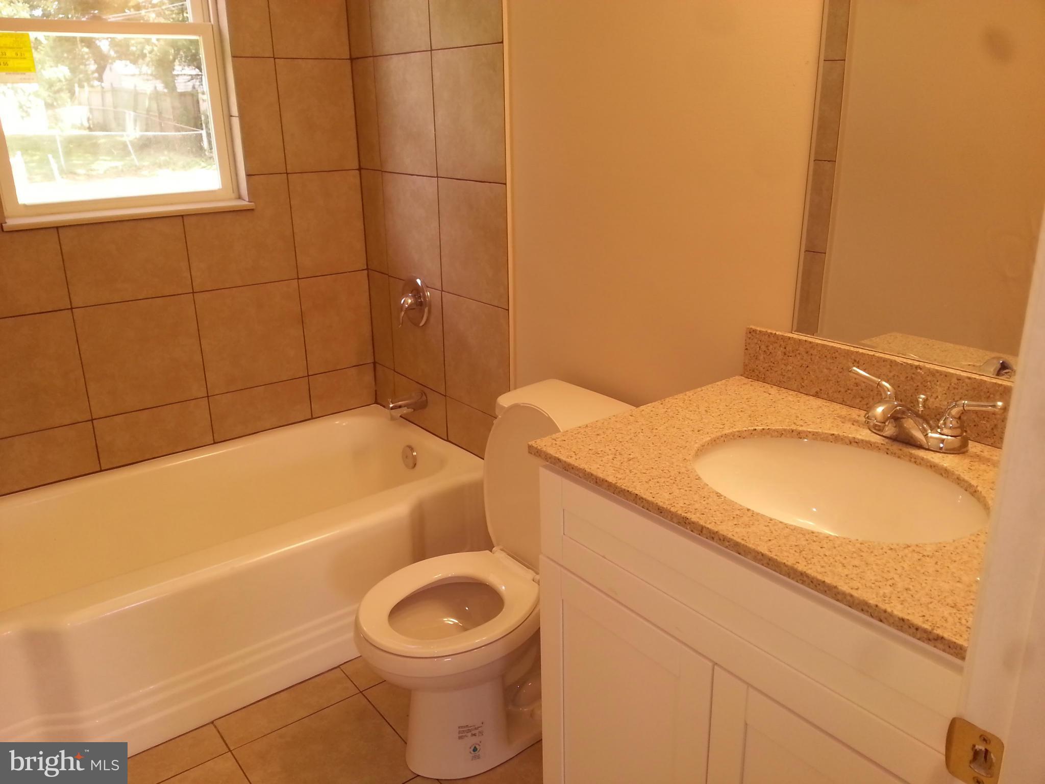 202 West Arundel Road Baltimore, MD 21225 - Photo 6 of 12 Bath