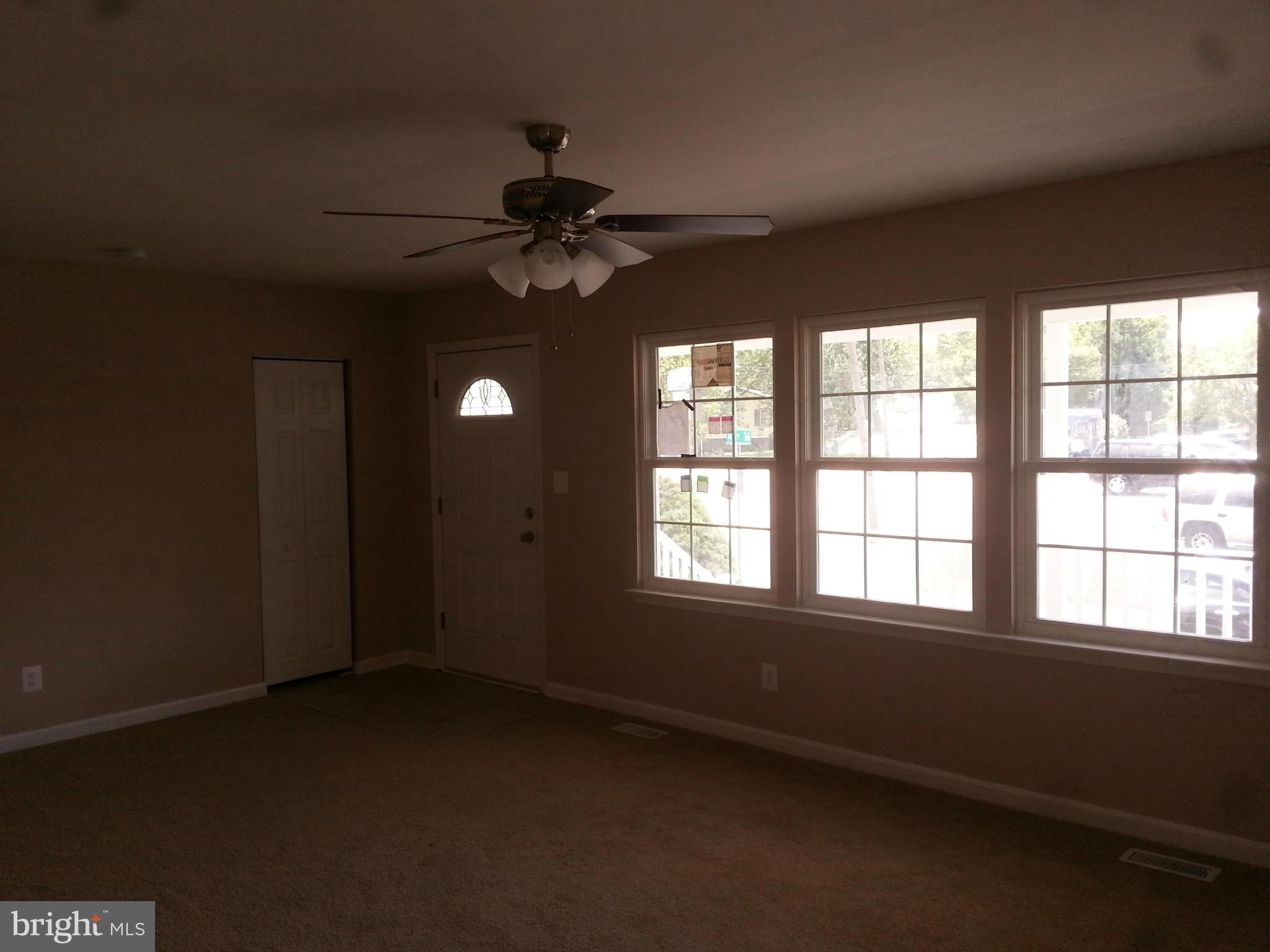 202 West Arundel Road Baltimore, MD 21225 - Photo 7 of 12 Living Room