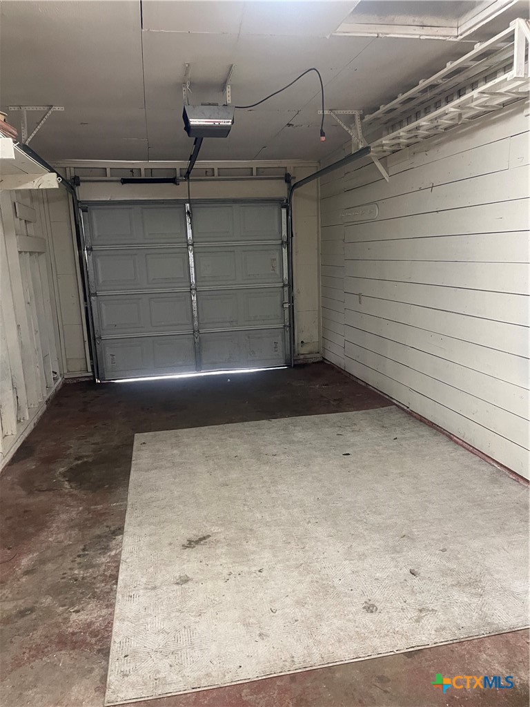 1605 Bexar Avenue Victoria, TX 77901 - Photo 9 of 12 a view of a garage