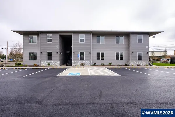 $1,699,900 | 400 West Rose Street, Lebanon, OR 97355