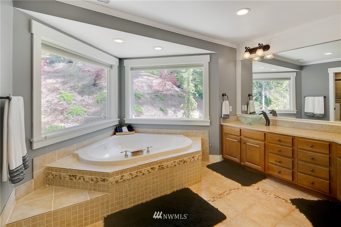 7039 Meadowdale Beach Road Edmonds, WA 98026 - Photo 17 of 25 Gallery Image 17
