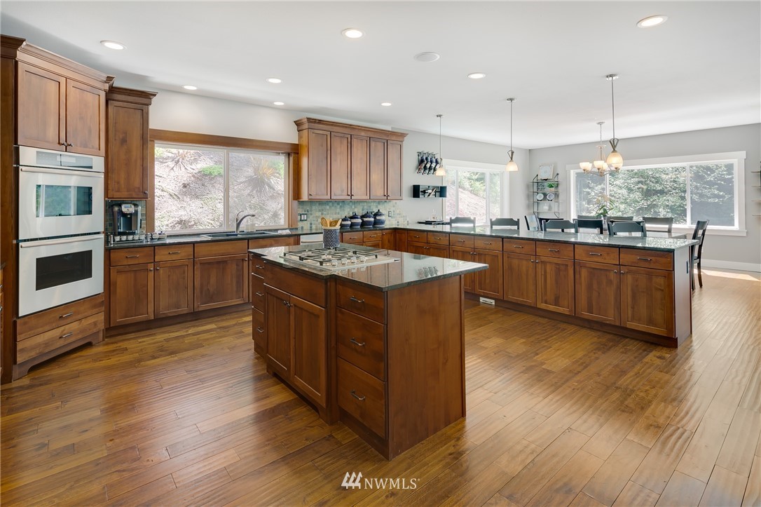 7039 Meadowdale Beach Road Edmonds, WA 98026 - Photo 4 of 25 Gallery Image 4