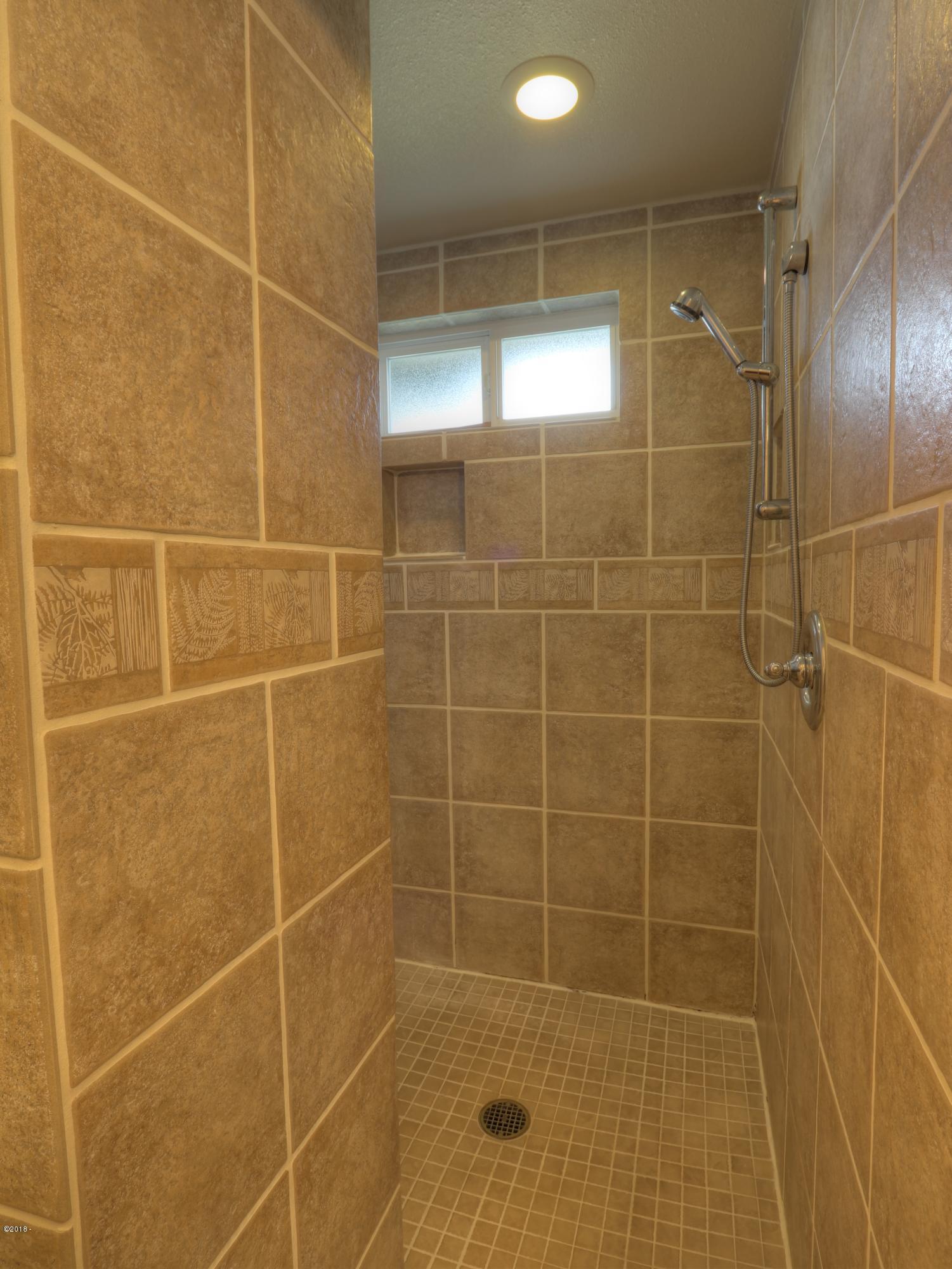 1032 Southwest Mark Street Newport, OR 97365 - Photo 20 of 37 062 Master Bath IMG_2444_5_6_7_8_tonemap