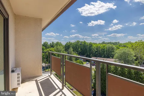$189,999 | 27701 Valley Run Drive, Unit 701, Wilmington, DE 19810