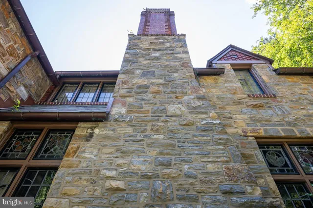 a view of an outdoor space