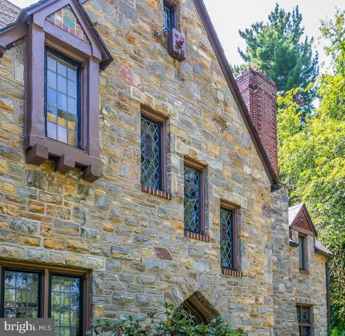 a brick building with a outdoor space