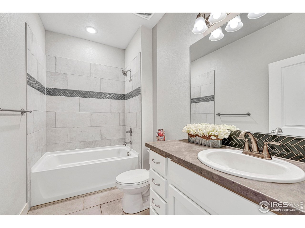 6582 Crystal Downs Drive, Unit 207 Windsor, CO 80550 - Photo 29 of 40 Shared Guest bath between Bedroom #2 & Bedroom #3