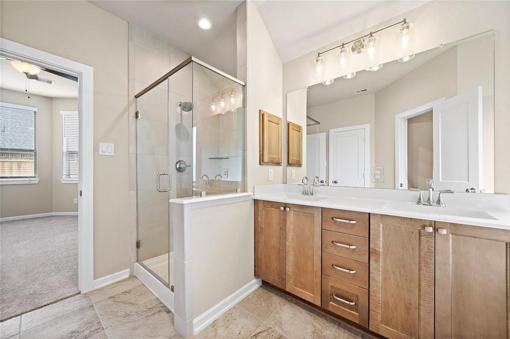 29202 Everett Ridge Lane Fulshear, TX 77441 - Photo 16 of 21 Primary Bathroom