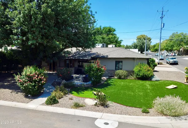 $2,975 | 946 East Denton Lane, Phoenix, AZ 85014