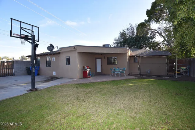 $3,200 | 946 East Denton Lane, Phoenix, AZ 85014