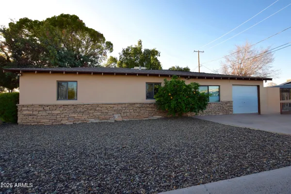 $2,975 | 946 East Denton Lane, Phoenix, AZ 85014