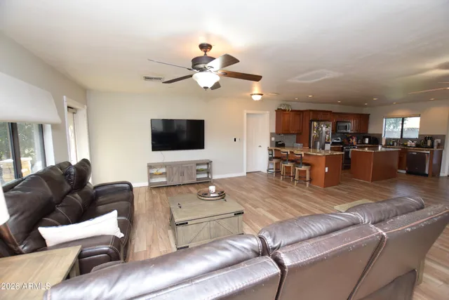 $3,200 | 946 East Denton Lane, Phoenix, AZ 85014