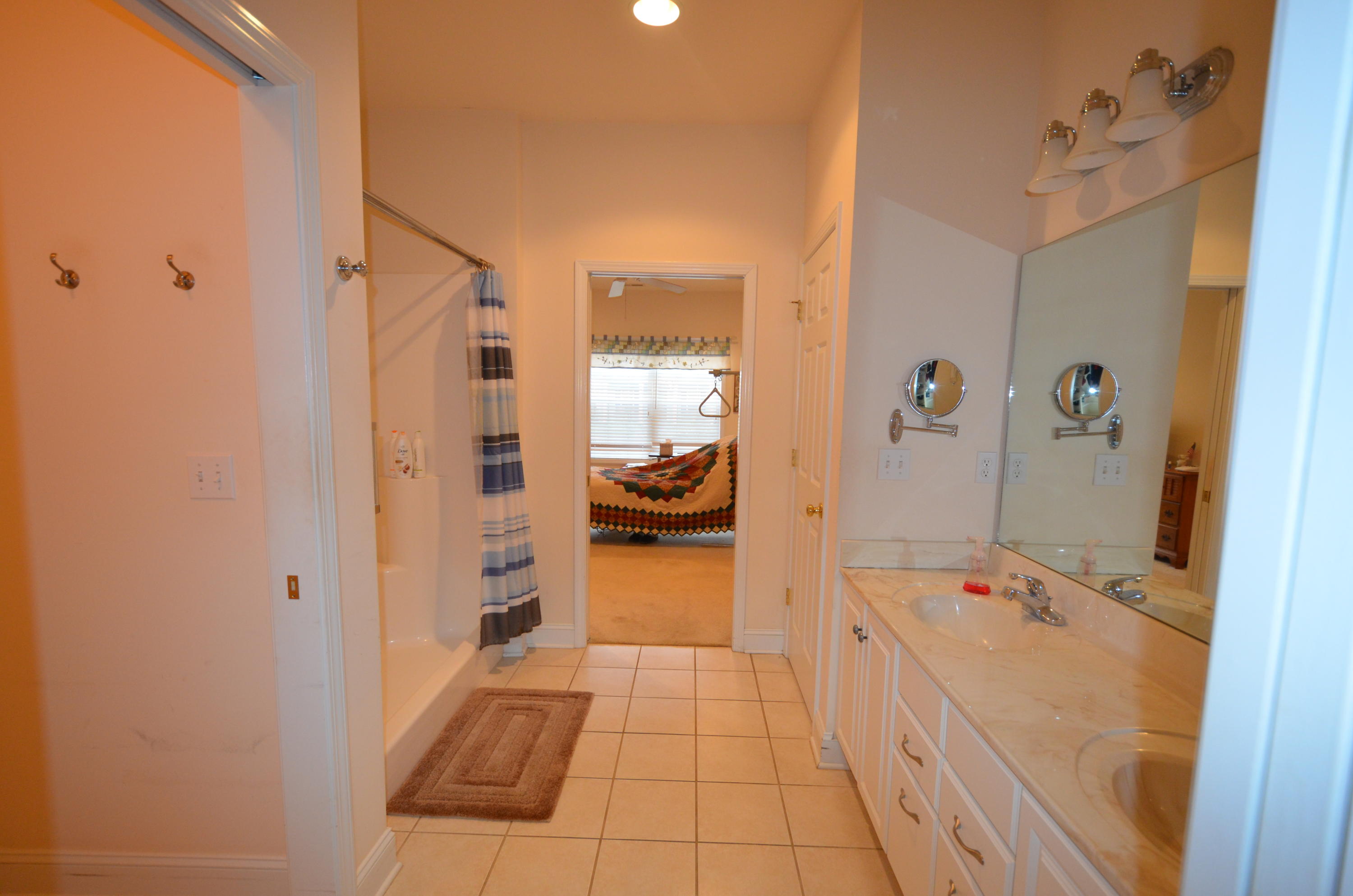 118 Fortenberry Street Oak Ridge, TN 37830 - Photo 9 of 14 118fortenberrybath2