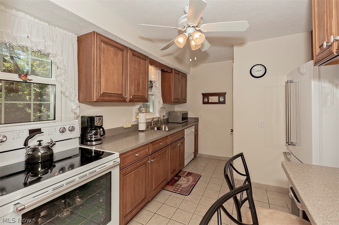 1552 Edgefield Road Lyndhurst, OH 44124 - Photo 9 of 30