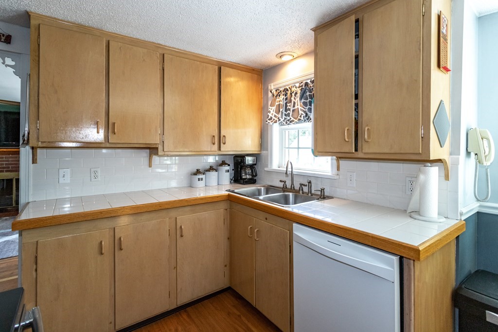 36 Fernwood Road Southwick, MA 01077 - Photo 10 of 40 Gallery Image 10