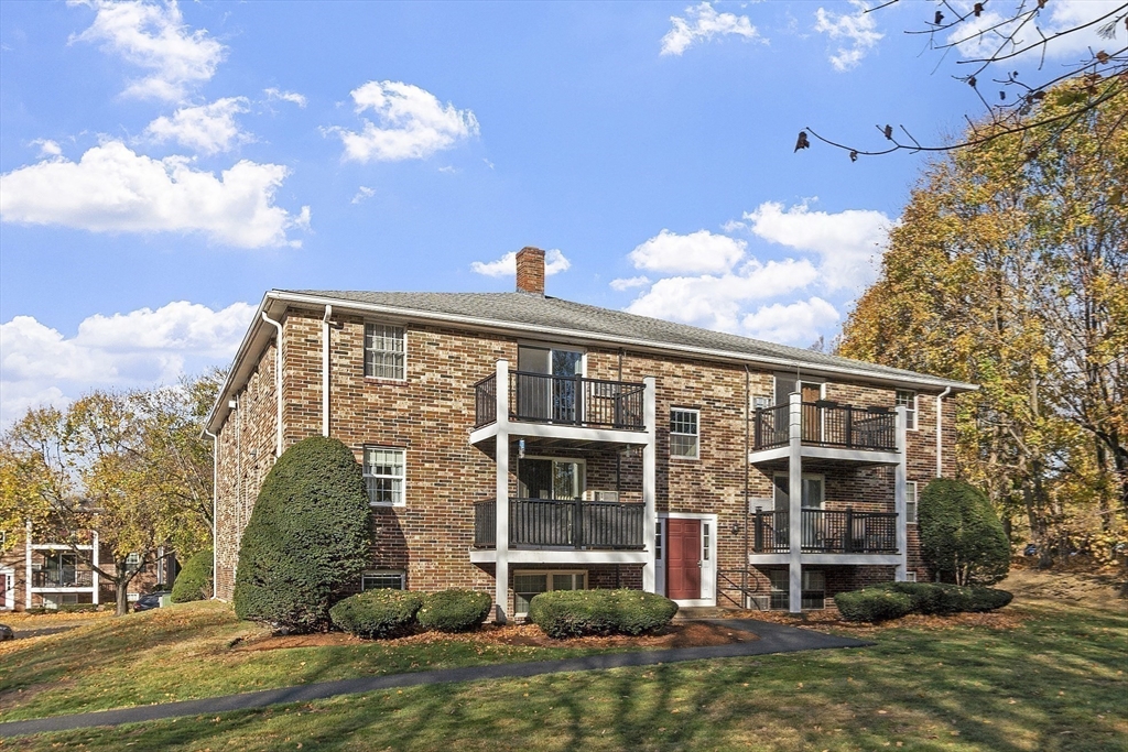 11 Walker Road, Unit 8 North Andover, MA 01845 - Photo 14 of 20 Gallery Image 14