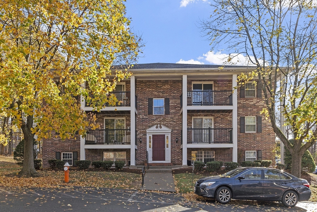 11 Walker Road, Unit 8 North Andover, MA 01845 - Photo 2 of 20 Gallery Image 2