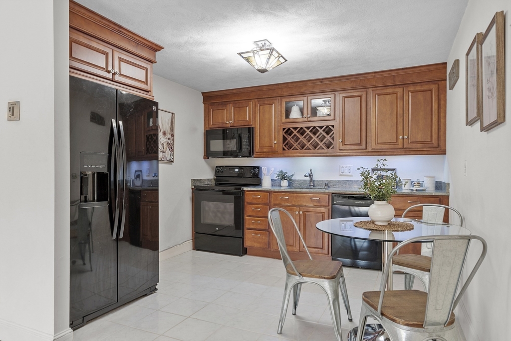11 Walker Road, Unit 8 North Andover, MA 01845 - Photo 6 of 20 Gallery Image 6