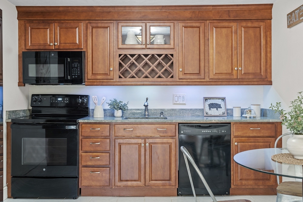 11 Walker Road, Unit 8 North Andover, MA 01845 - Photo 7 of 20 Gallery Image 7