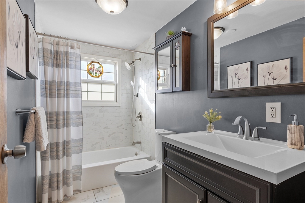 11 Walker Road, Unit 8 North Andover, MA 01845 - Photo 8 of 20 Gallery Image 8