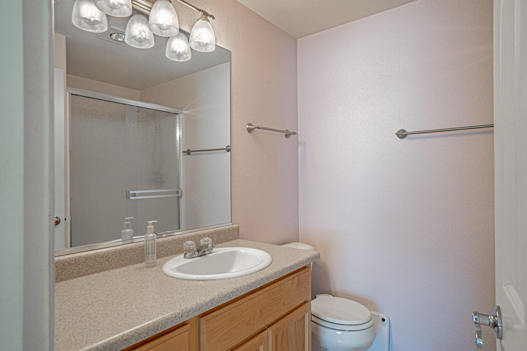 653 Andrea Way Eagle Point, OR 97524 - Photo 13 of 25 DSC09415-HDR