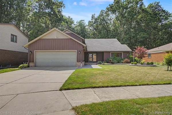 $439,000 | 17620 Fox Glen Drive, Riverview, MI 48193