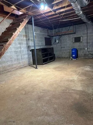 a view of room with an empty space