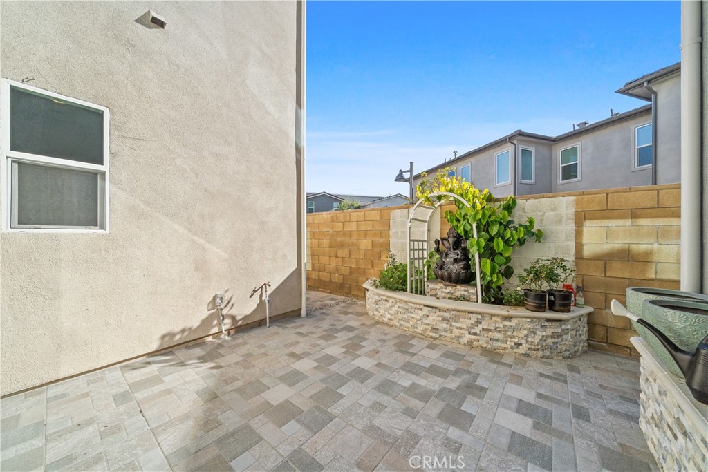 124 Zawn Irvine, CA 92618 - Photo 22 of 56 a view of a house with backyard and sitting area
