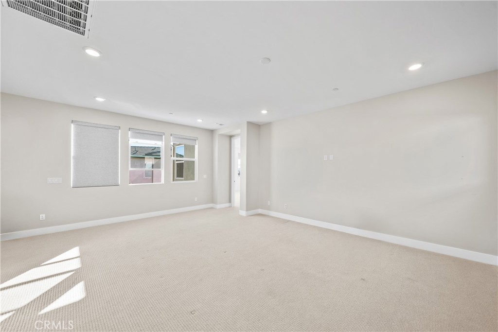 124 Zawn Irvine, CA 92618 - Photo 24 of 56 an empty room with windows