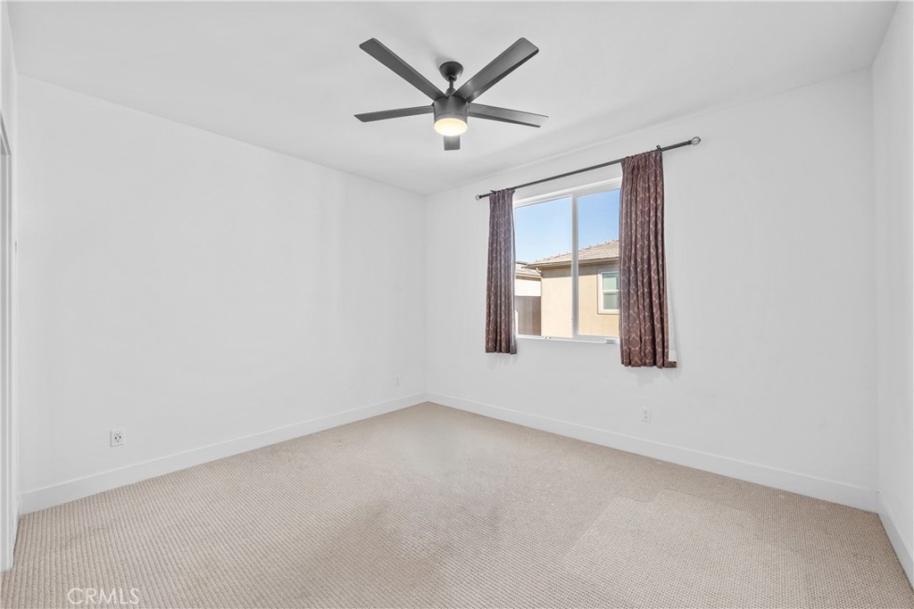124 Zawn Irvine, CA 92618 - Photo 31 of 56 an empty room with ceiling fan and window