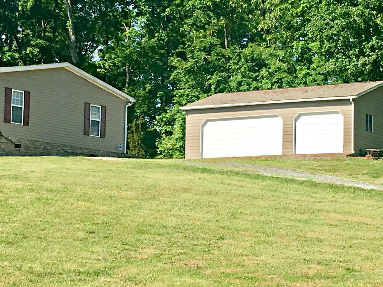 2241 Chestnut Hill Road Dandridge, TN 37725 - Photo 2 of 25 Gallery Image 2