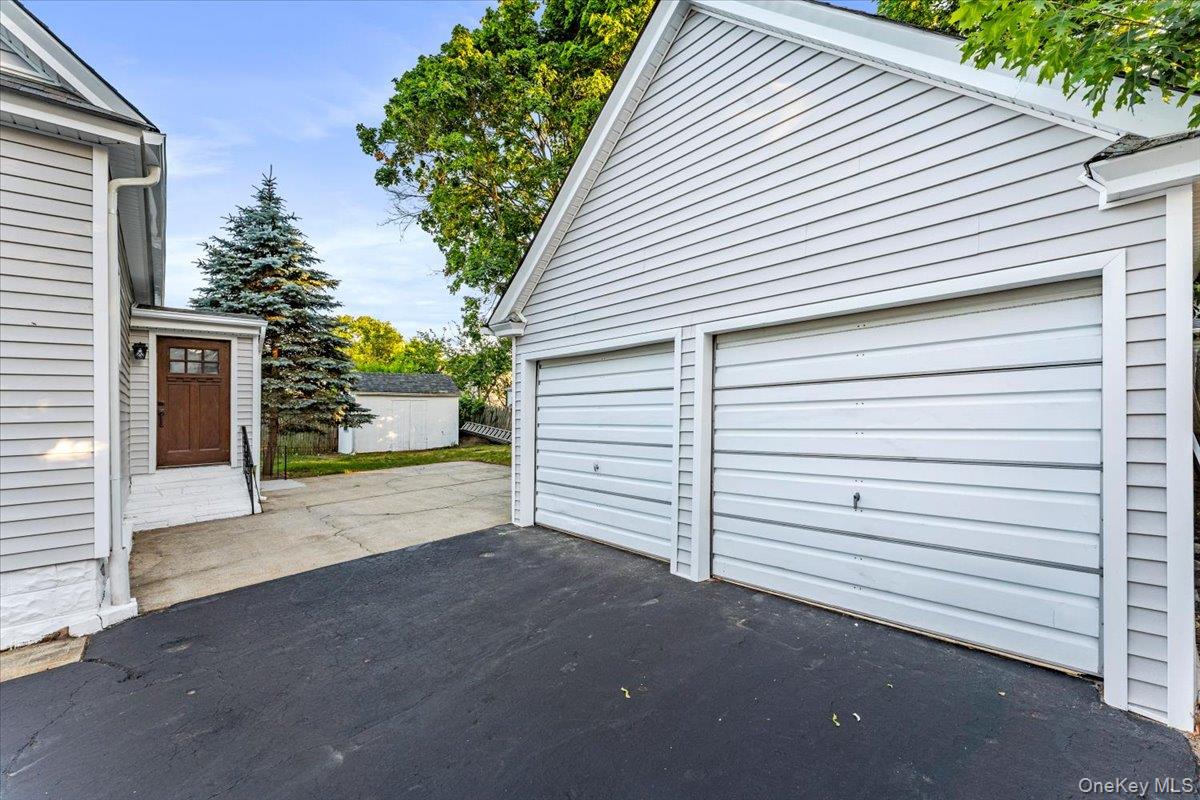 41 Oregon Road South West Babylon, NY 11704 - Photo 28 of 31